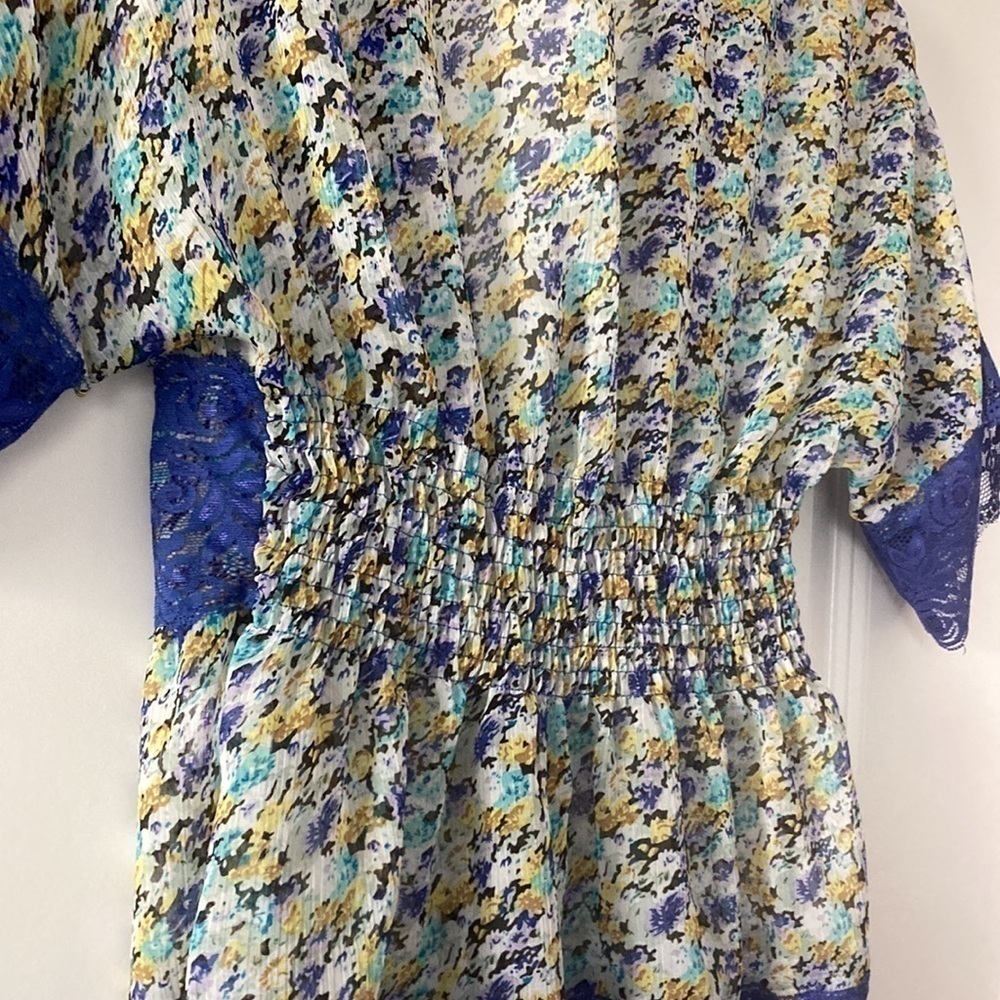 Annabelle top medium lace floral
Blue short sleeves Y2K - Picture 10 of 11